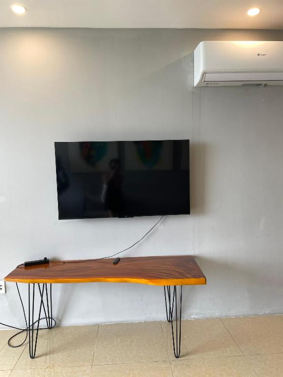 Shared lounge/TV area