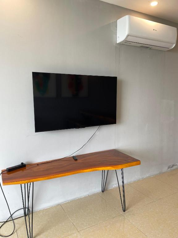 Shared lounge/TV area