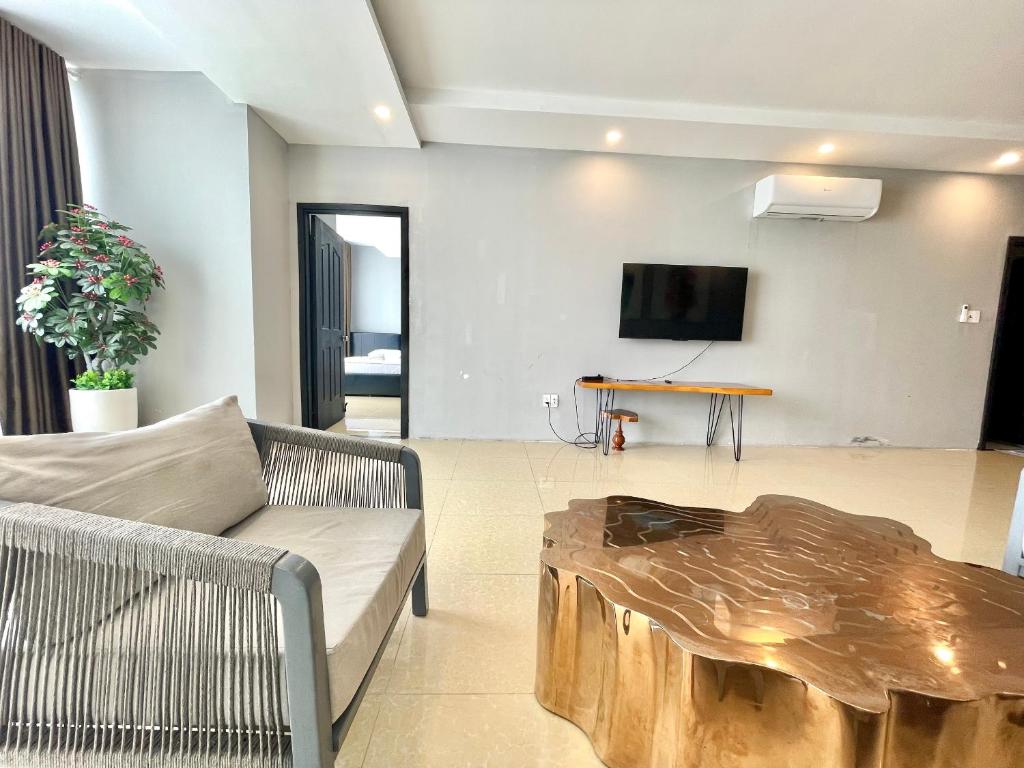 Shared lounge/TV area