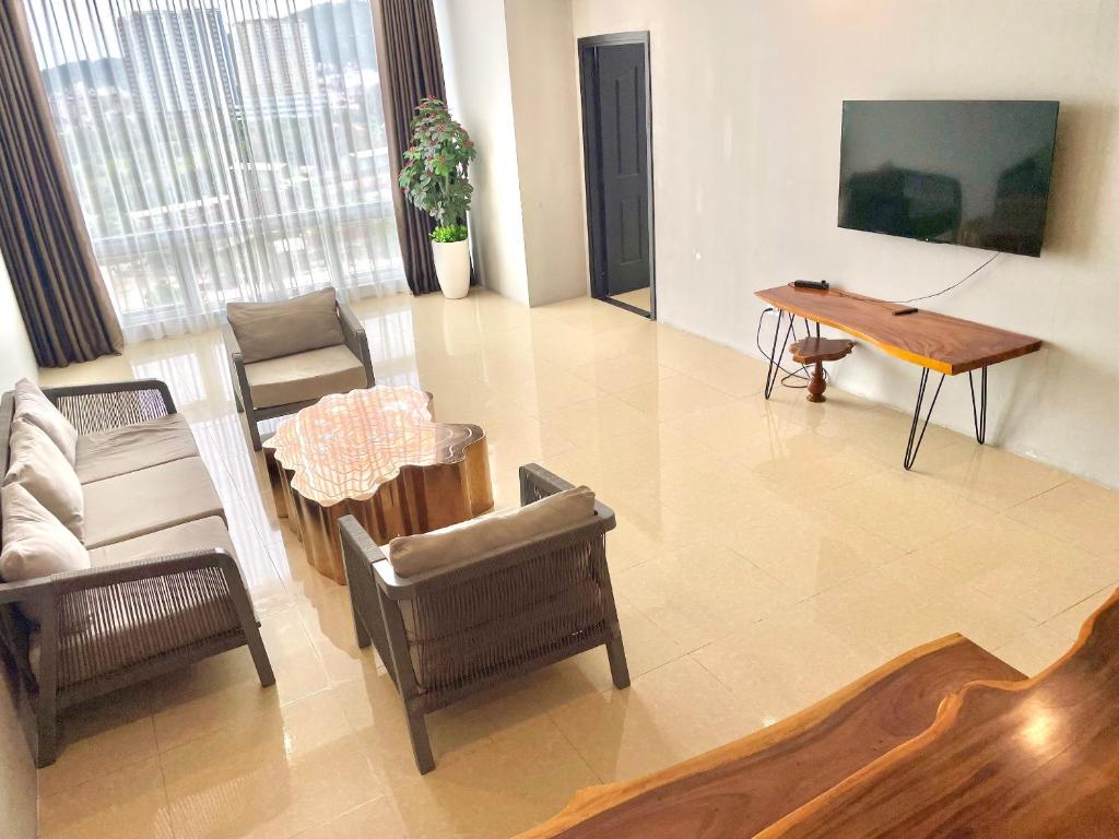 Shared lounge/TV area