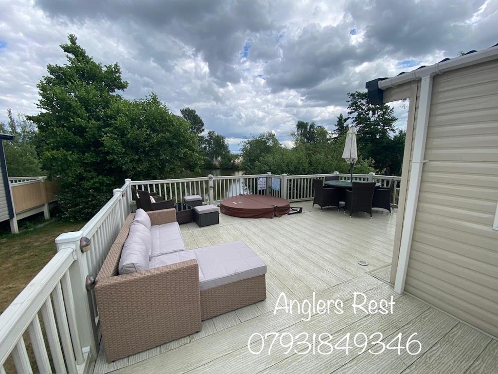 Anglers Rest, with Hot Tub and Private Fishing Peg, Tattershall