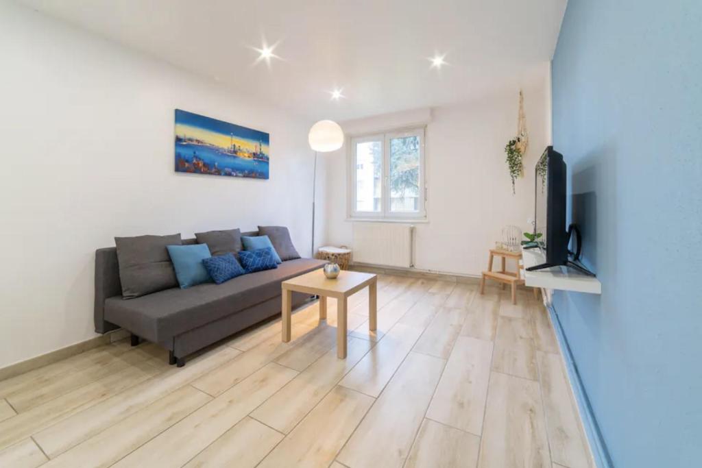 JUST FOR YOU - Balcon - Parking - Calme- Fibre - RELAX BNB, Mulhouse