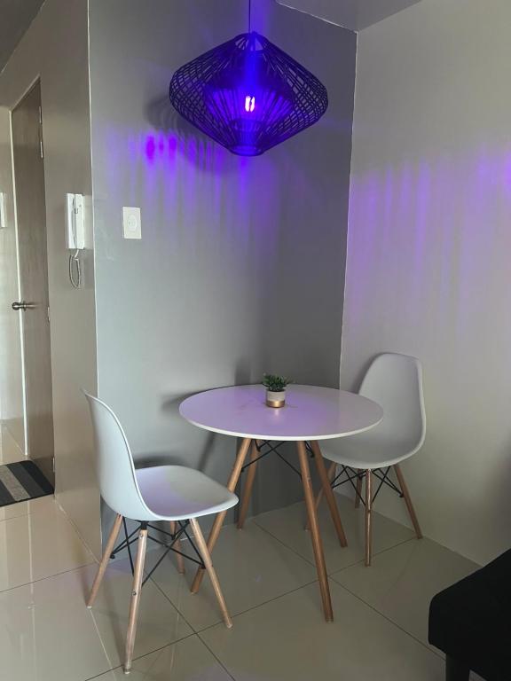 Modern Bedroom at Wind Residences Tagaytay City photo
