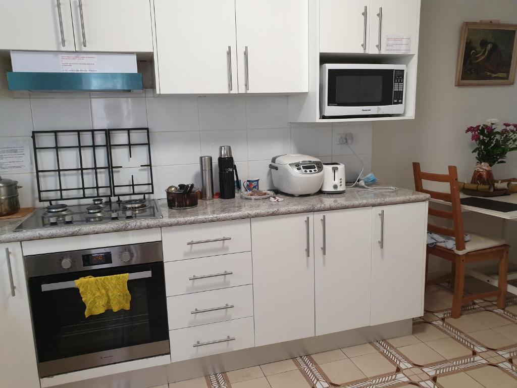 Private Quiet Room offered by Super Host near Carlton Train Station to Sydney City Downtown