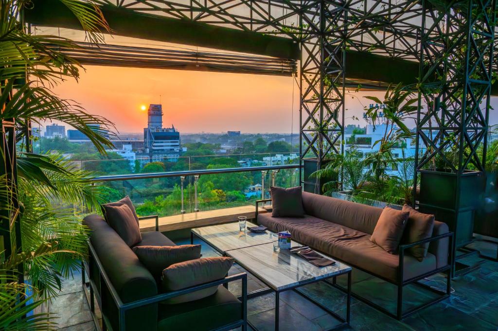 Restaurant, O Hotel Pune in Pune