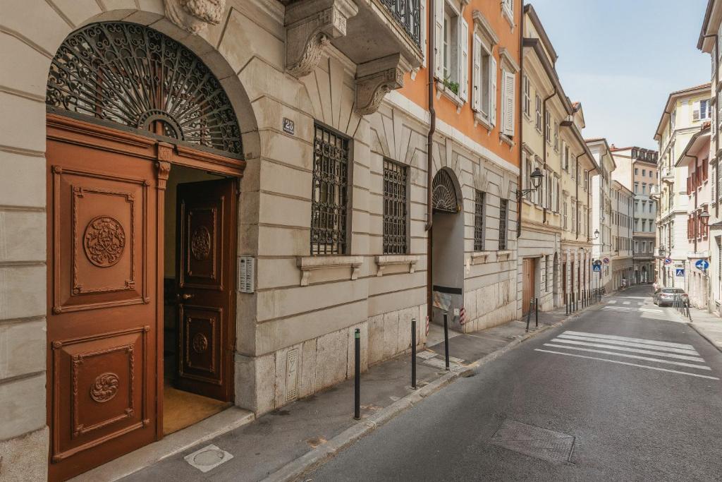 Tra i versi di Saba in centro a Trieste - 2