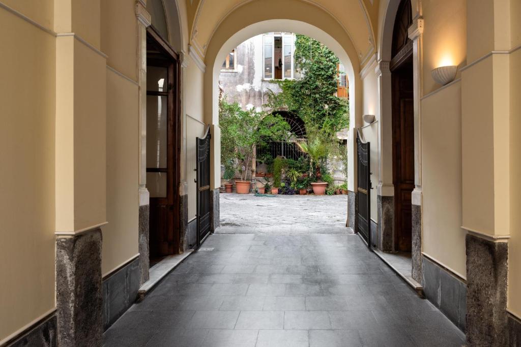 Catania City Center Historical Building Home - 3