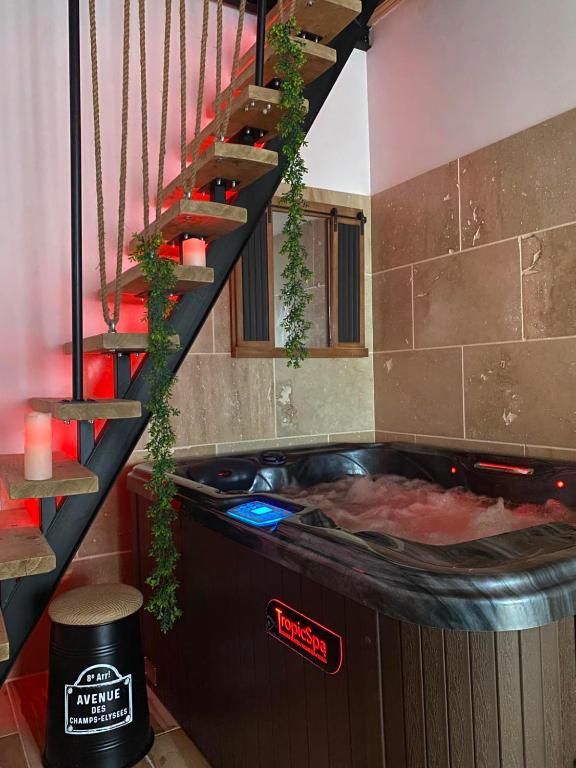 Maison avec JACUZZI Privatif, L'Antre 2, WIFI,TV,CLIM