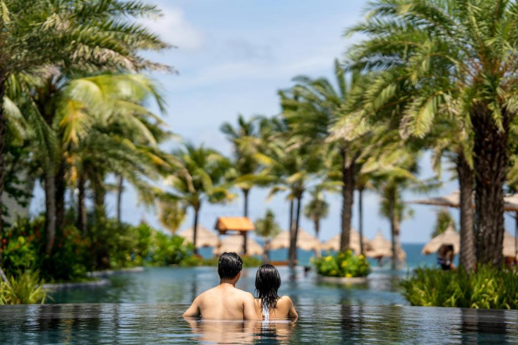 Crowne Plaza Phu Quoc Starbay Hotel (Phu Quoc Island) - Deals, Photos ...