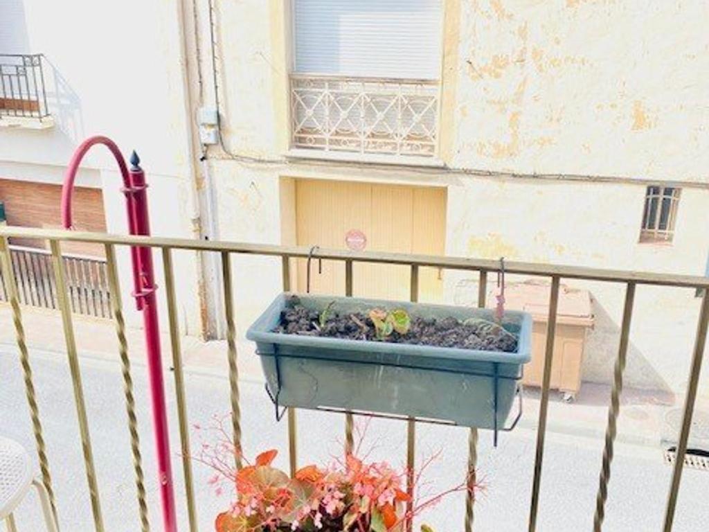 Charmant F2 en centre-ville avec parking, balcon et équipements modernes - 4