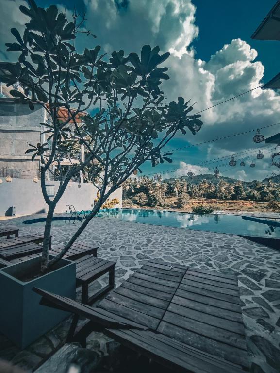 Swimming pool, Hotel Elephant Park in Pinnawala