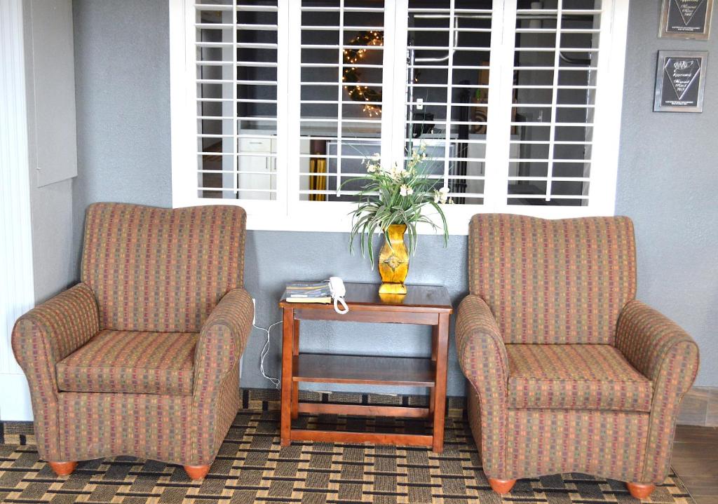 Americas Best Value Inn & Suites St. Cloud photo