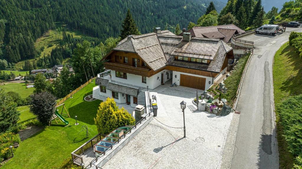 Villa Bostele with Five Bedrooms, Indoor Pool, Two Saunas & Garage - 1
