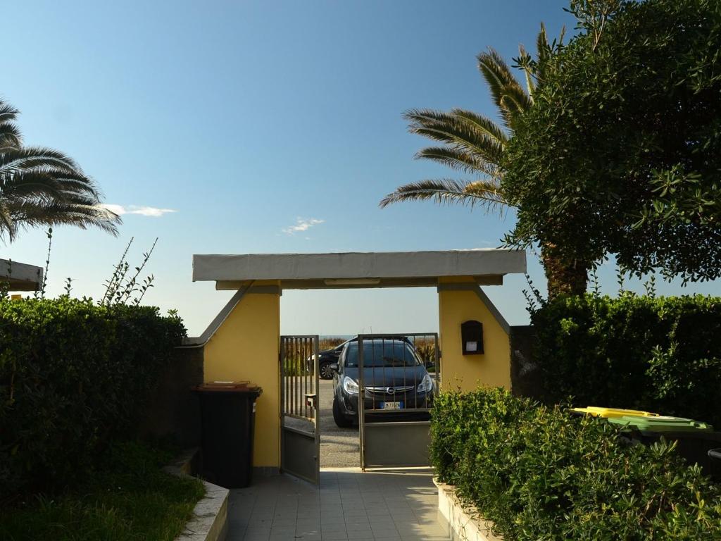 House with direct sea view.