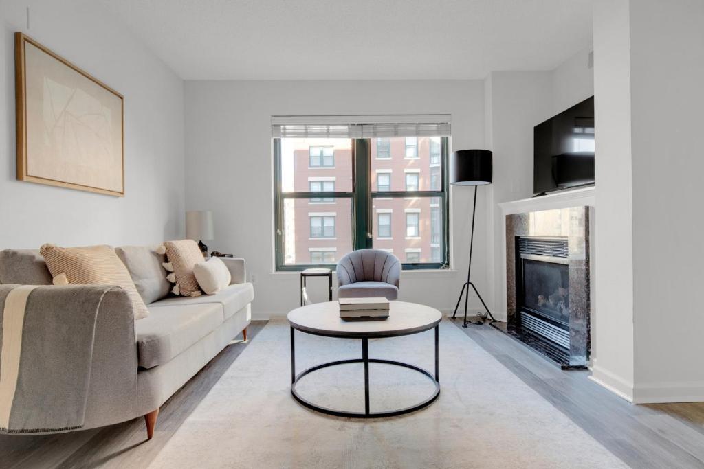 Logan Circle 2BR w Gym WD Pool nr bars WDC-480, Washington