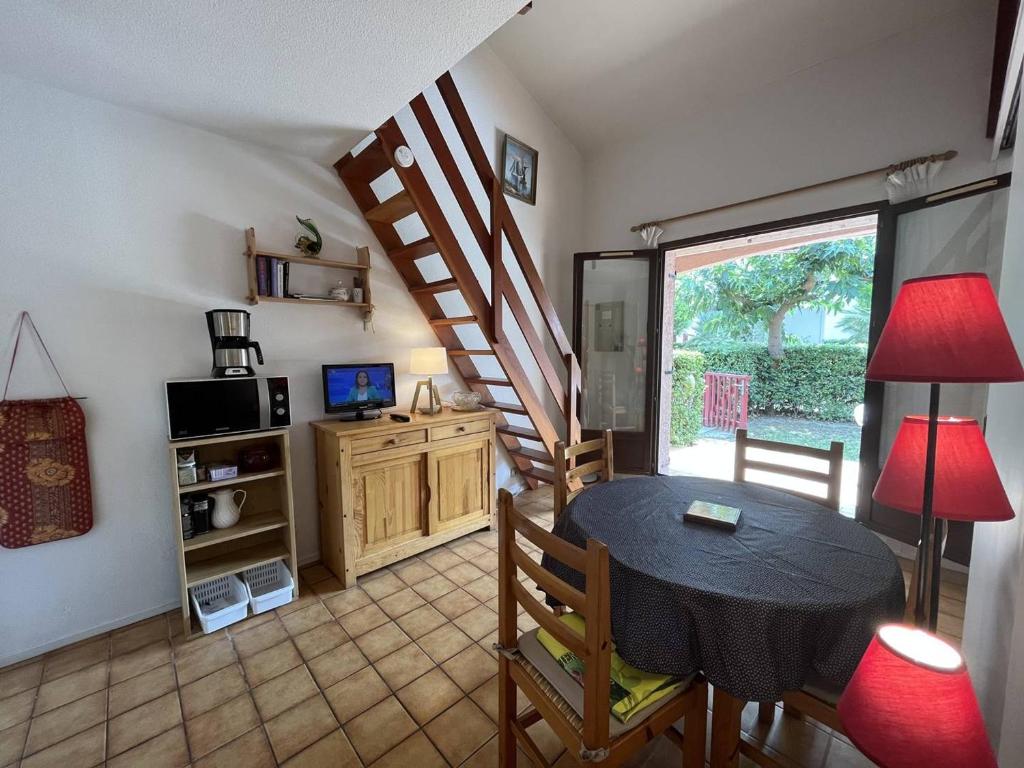 Villa T2 Mezzanine 6 pers avec Jardin, Piscine, Proche Plage - Saint-Cyprien - FR-1-106-27 - 2