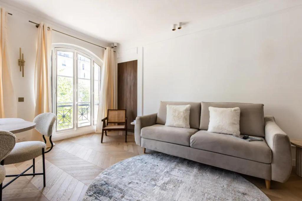 Central&Spacious 2BD Apart for 6 - 3