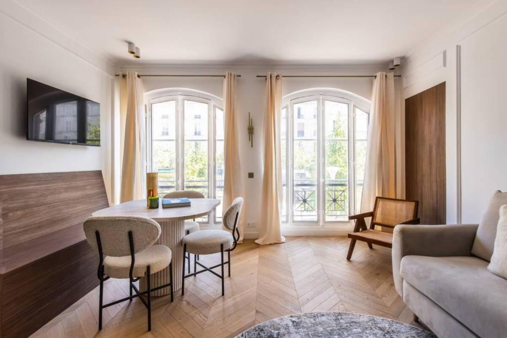 Central&Spacious 2BD Apart for 6 - 4