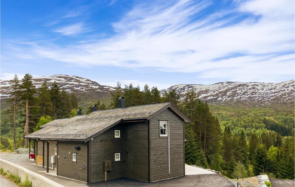 Nice Home In Nordfjordeid With Wifi And 3 Bedrooms