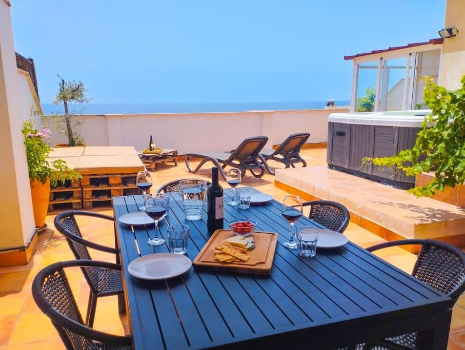 Penthouse with Jacuzzi and spectacular Sea Views - 4