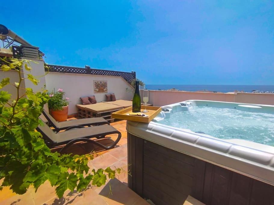 Penthouse with Jacuzzi and spectacular Sea Views - 5