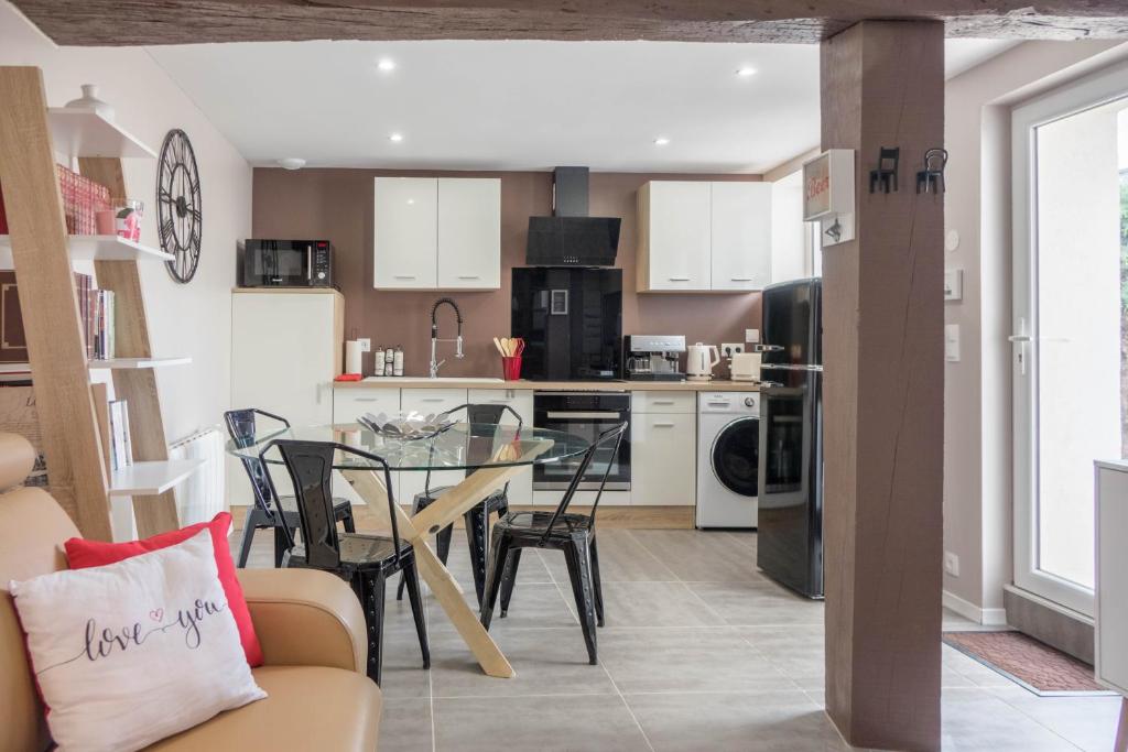 Le Dionysien *** (petite maison avec terrasse), Saint-Denis-de lʼHôtel