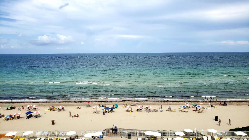 Oceanfront with balcony Sunny Isles - SPECTACULAR! photo