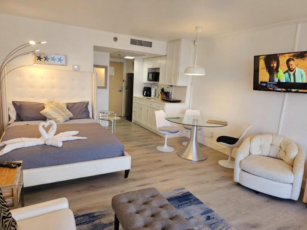 Oceanfront with balcony Sunny Isles - SPECTACULAR! photo