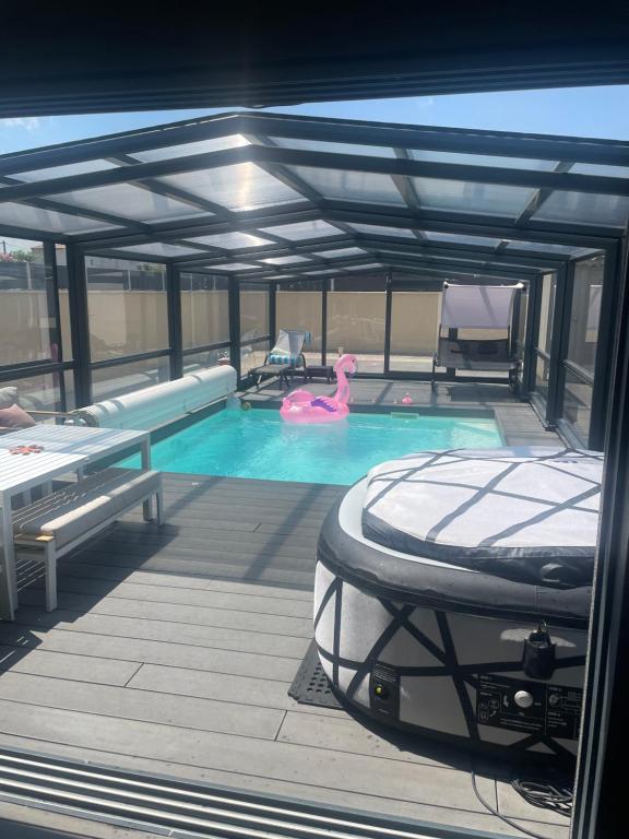 L'Aurore Love Room de prestige jacuzzi sauna piscine chauffée cuisine - 2