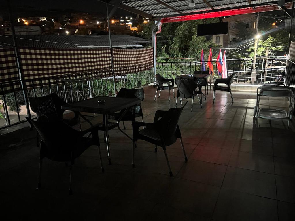 Arm Hotel photo