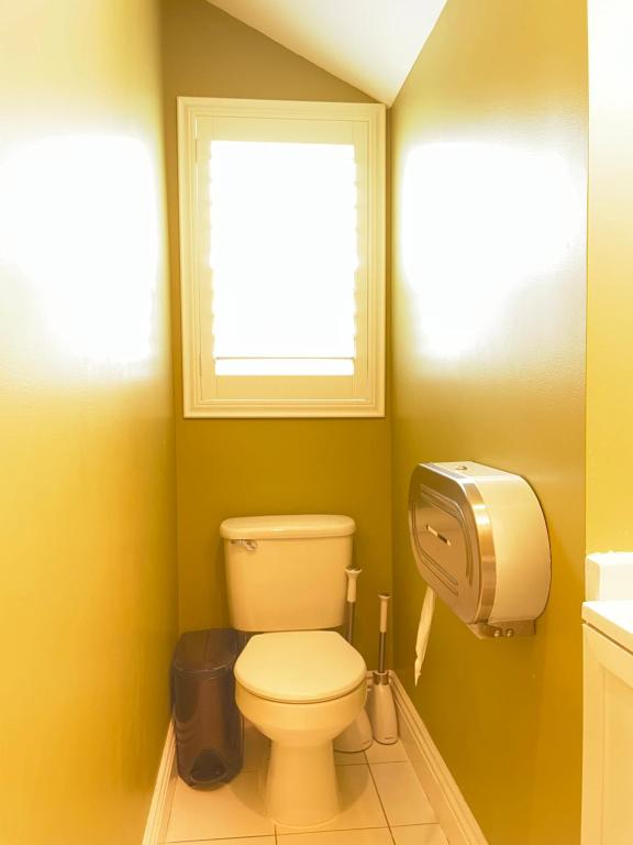 Private Large LA Bedroom w Private Bathroom - TV - AC - WIFI - Private Fridge near USC - Exposition  photo