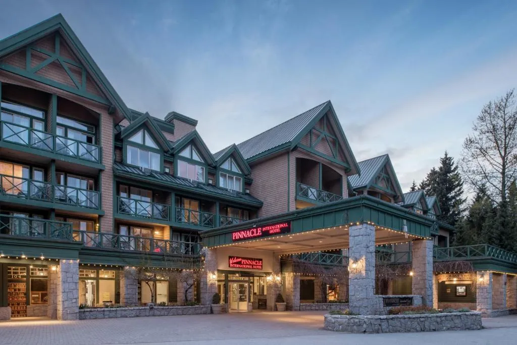 Pinnacle Hotel Whistler, hotel in Whistler