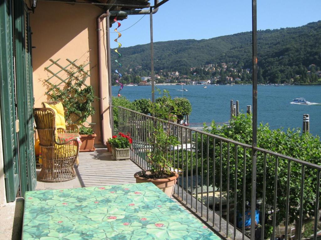 Enticing Apartment in Stresa with Balcony & Lake Views