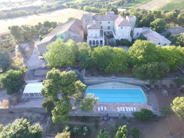 suite dans château avec cuisine et terrasse