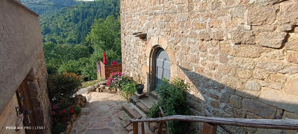 Le Temps Suspendu, Saint-Pierreville