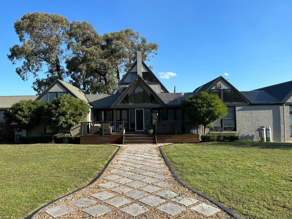 Talga Grove, Rothbury