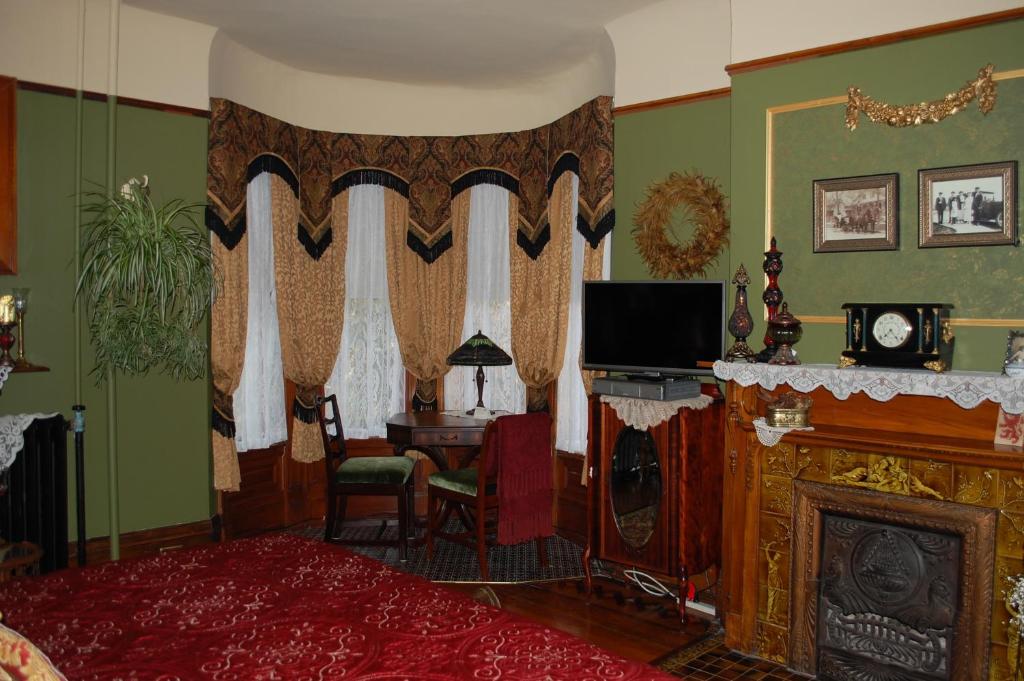 Schuster Mansion Bed & Breakfast photo