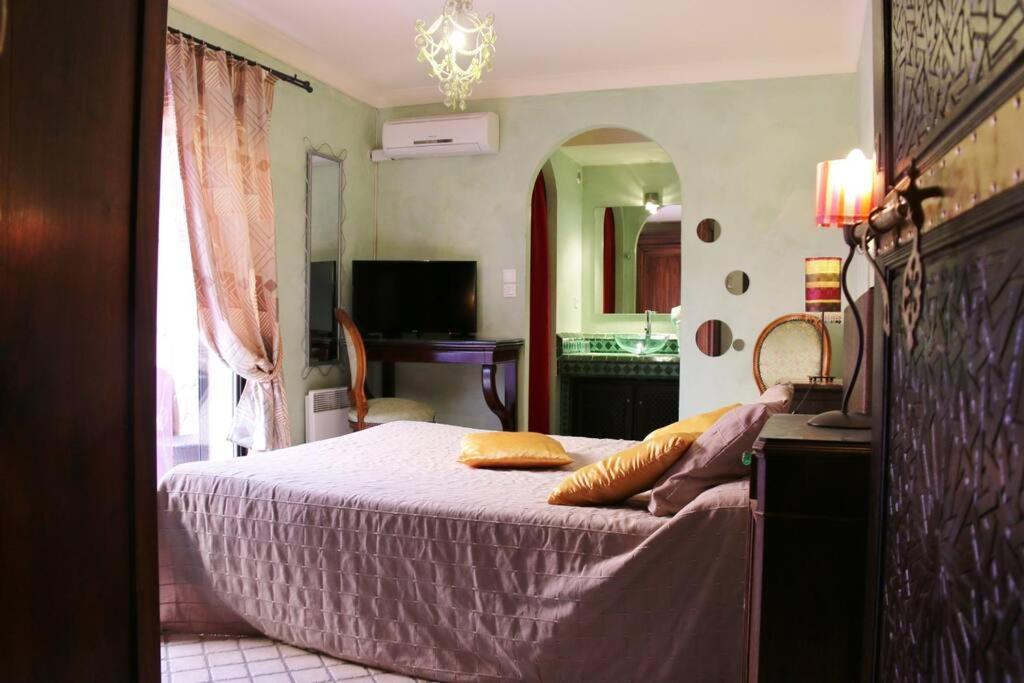 Chambre Ifrane, Riad 7 au village naturiste Couple only - 1