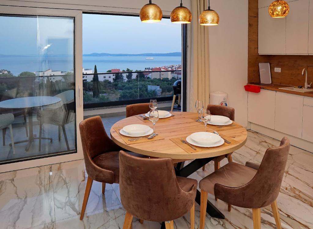 Apartment Luka with pool & jacuzzi, Trogir