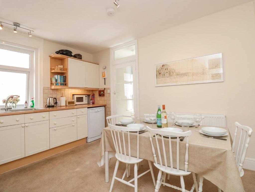 29B Lower Street, Dartmouth photo 5
