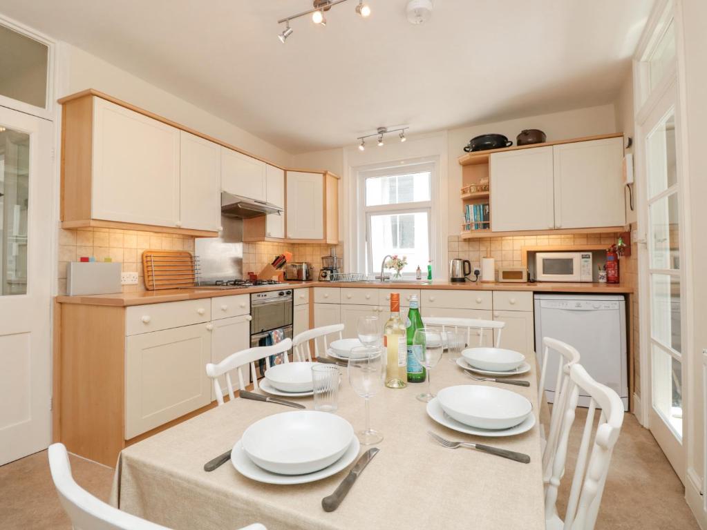 29B Lower Street, Dartmouth - photo 3