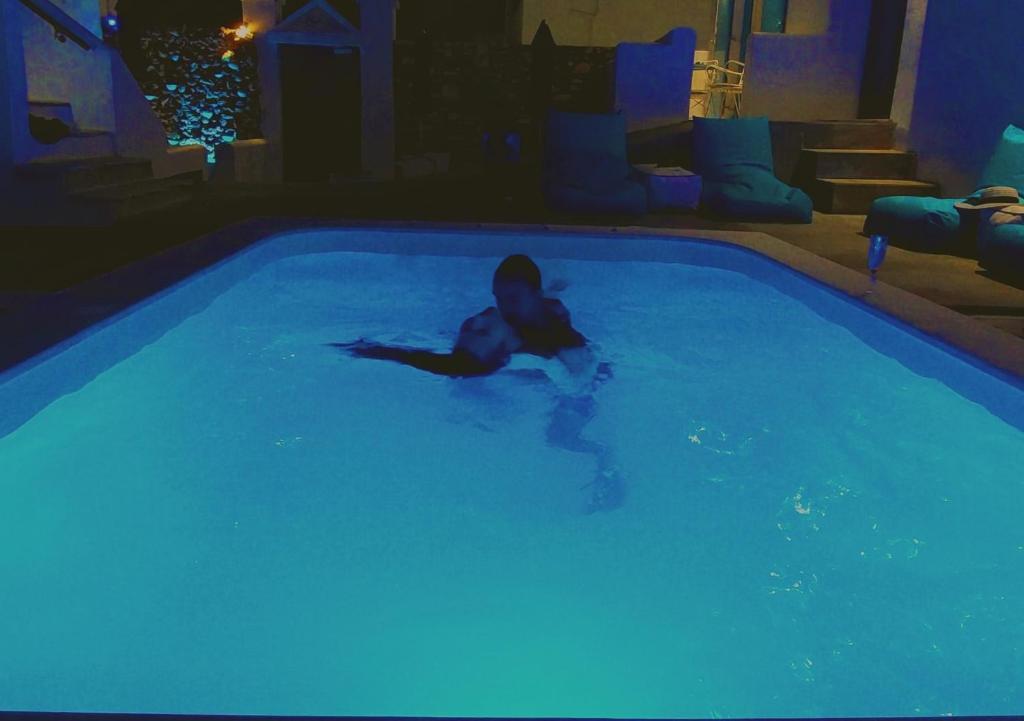 スイミングプール