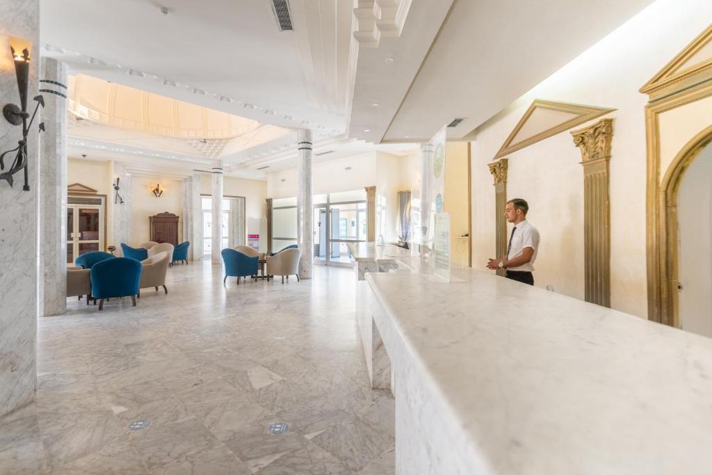 Venice Beach -Couples and Families Only フロント・ロビー