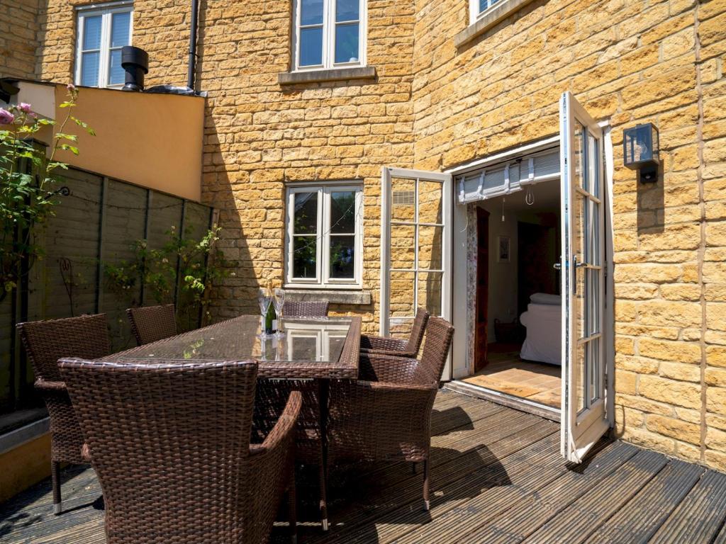 Pass the Keys Lovely 4 bedroom family home with garden parking