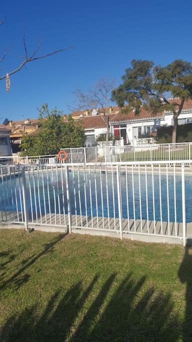 House w shared pool, perfect for small families - 5