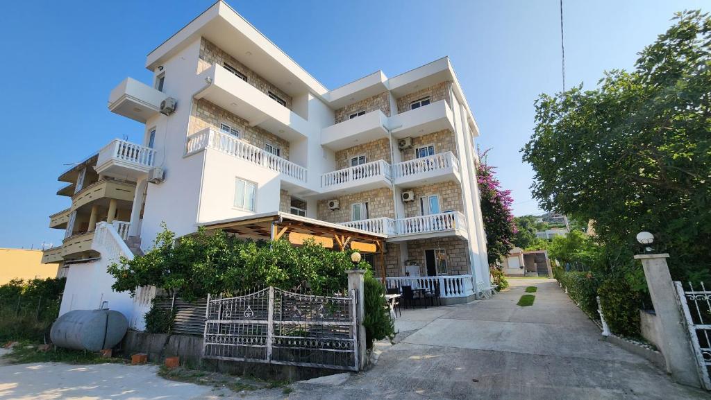 Apartments Cota Guesthouse — Hotel in Ulcinj