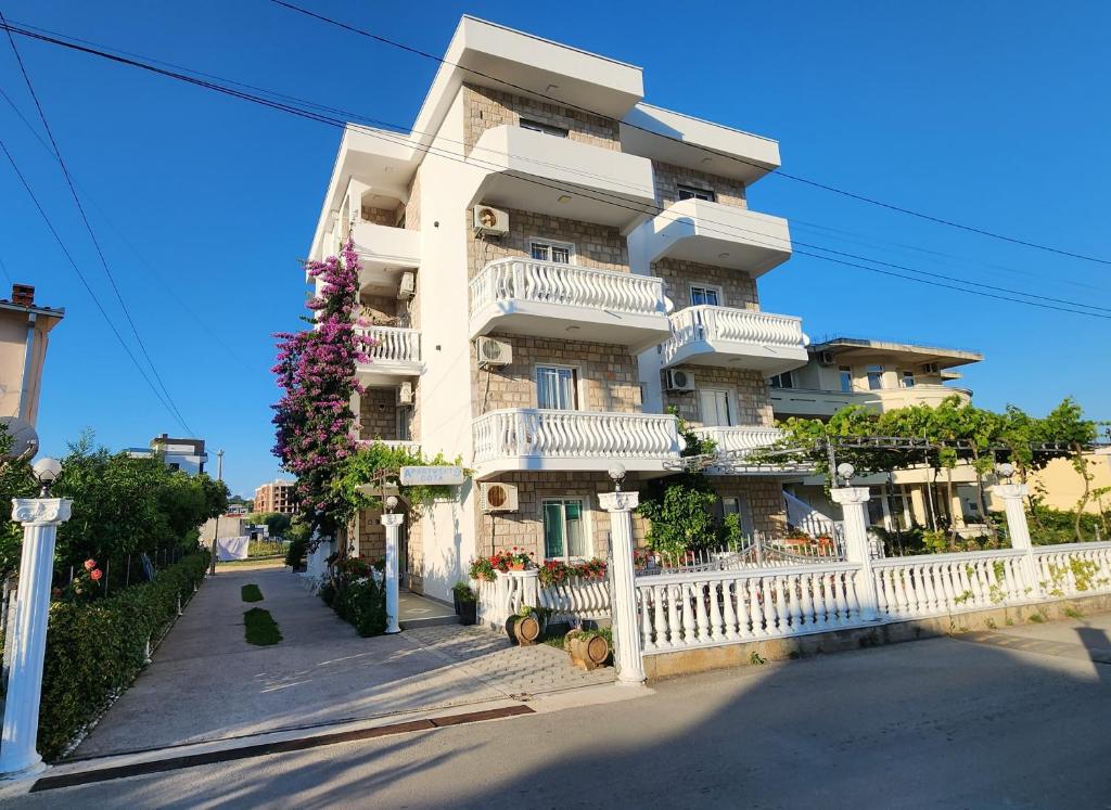 Apartments Cota Guesthouse - 2