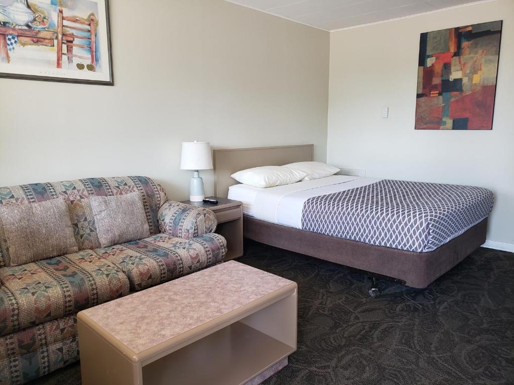 Lamplighter Inn, Three Hills