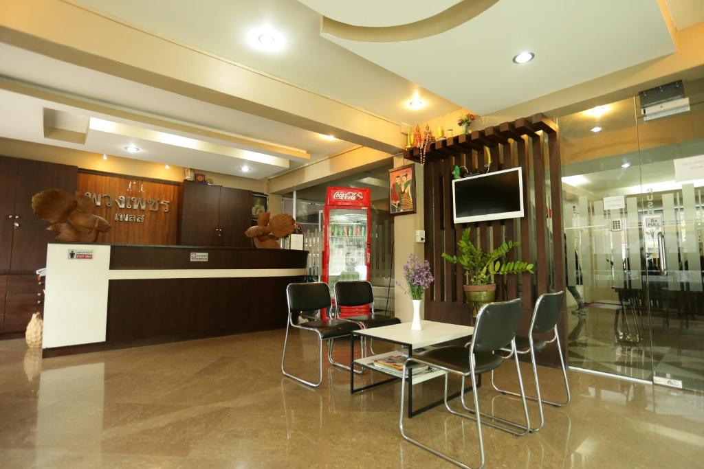 Restaurant, Puangpech Place in Lampang