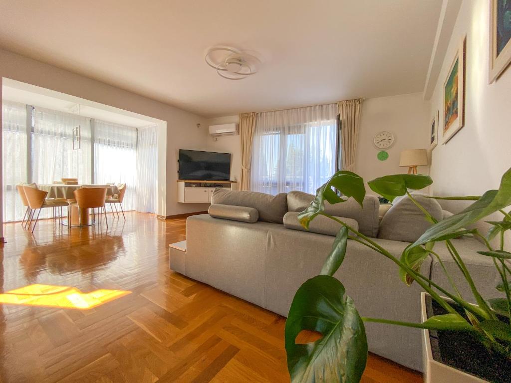 Al Parma City Apartment - 1